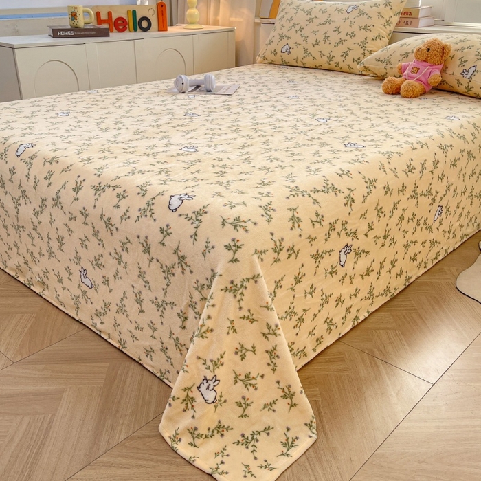 91家纺网 家纺一手货源 找家纺 爱屋及屋 2025新款牛奶绒印花床单 山茶小兔