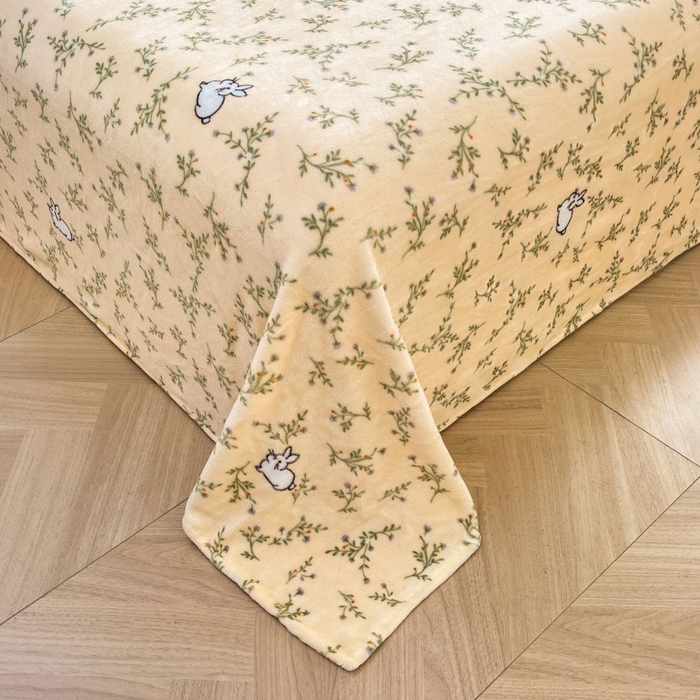 91家纺网 家纺一手货源 找家纺 爱屋及屋 2025新款牛奶绒印花床单 山茶小兔