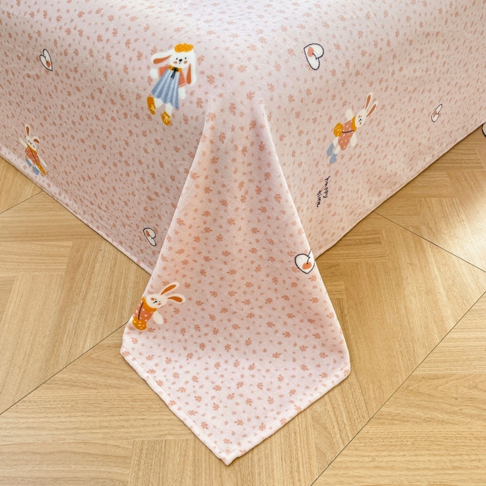 91家纺网 家纺一手货源 找家纺 爱屋及屋 2025新款牛奶绒印花床单 碎花小兔