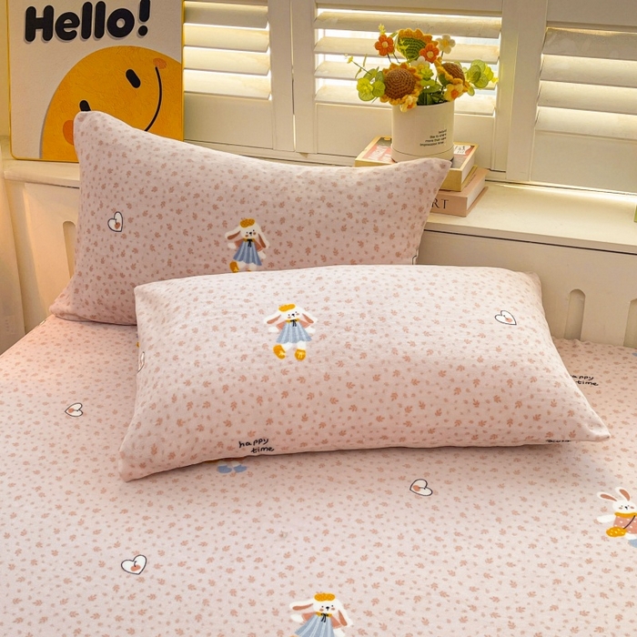 91家纺网 家纺一手货源 找家纺 爱屋及屋 2025新款牛奶绒印花床单 碎花小兔