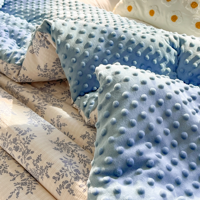 91家纺网 家纺一手货源 找家纺 美宜家 2025新款豆豆绒冬被子皱皱棉提花春秋被芯豆豆被 宁静