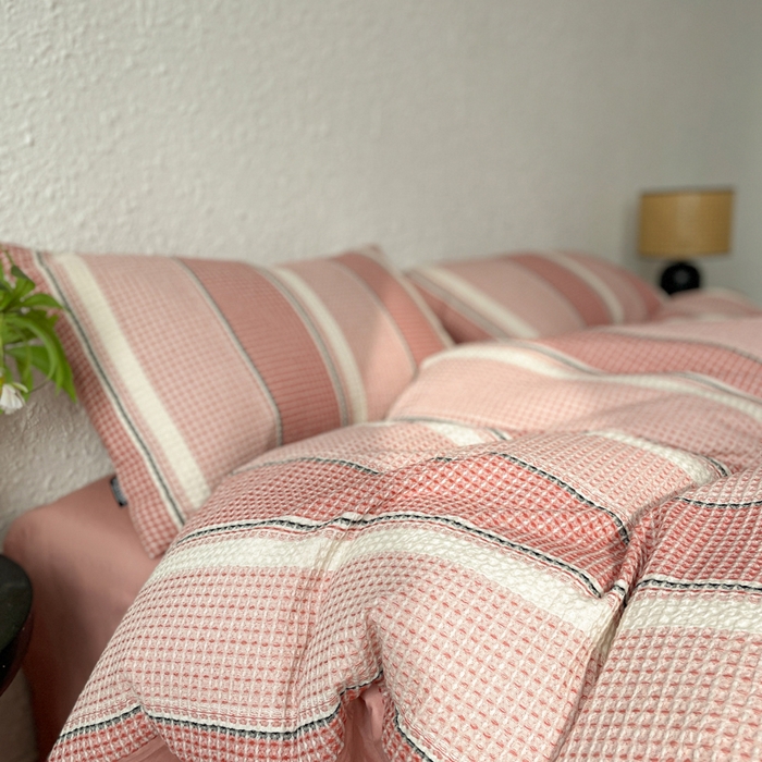 91家纺网 家纺一手货源 找家纺 宜代光年 2025新款全棉色织提花华夫格四件套 华夫格-粉