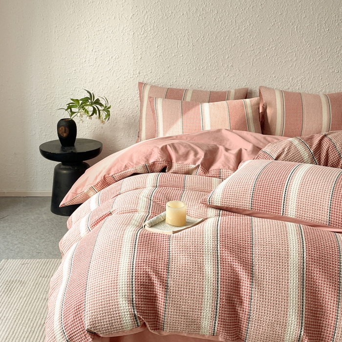 91家纺网 家纺一手货源 找家纺 宜代光年 2025新款全棉色织提花华夫格四件套 华夫格-粉