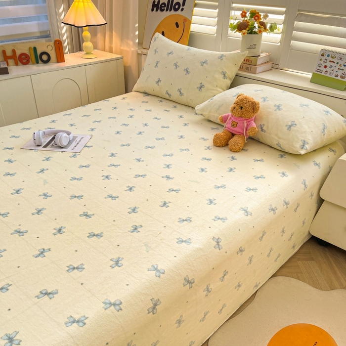 91家纺网 家纺一手货源 找家纺 爱屋及屋 2025新款牛奶绒印花床单 相思蓝