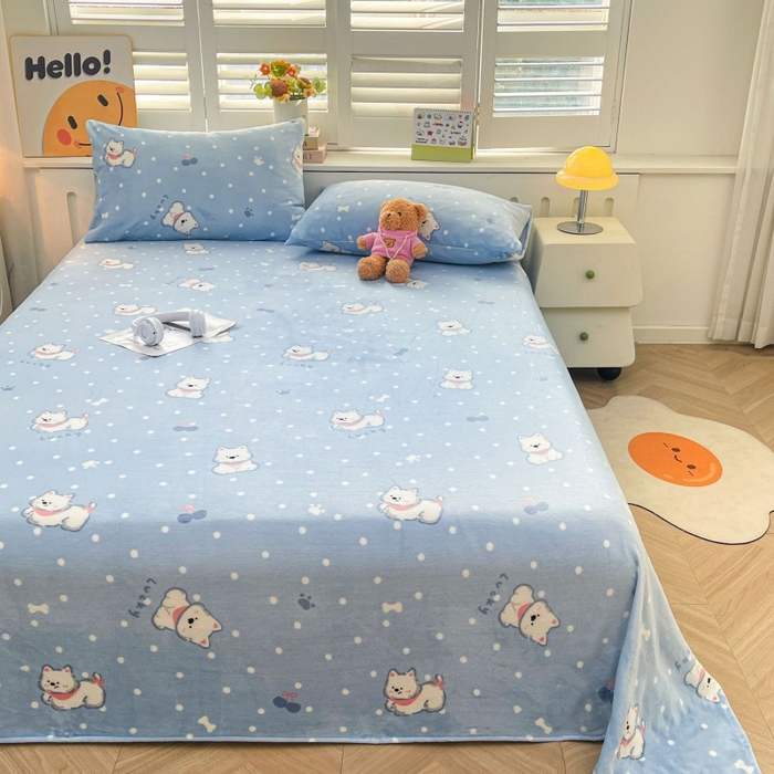 91家纺网 家纺一手货源 找家纺 爱屋及屋 2025新款牛奶绒印花床单 小狗点点