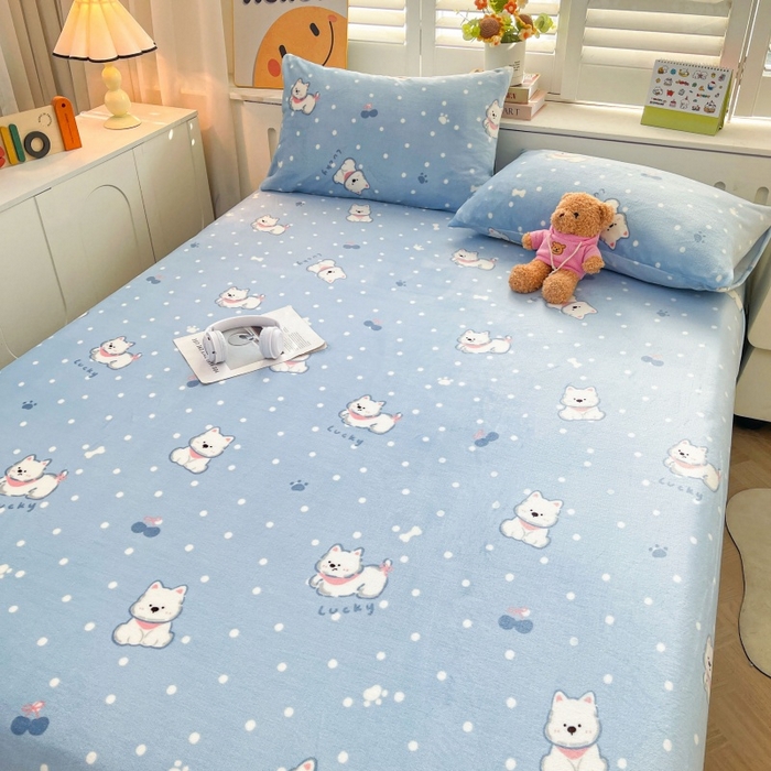 91家纺网 家纺一手货源 找家纺 爱屋及屋 2025新款牛奶绒印花床单 小狗点点