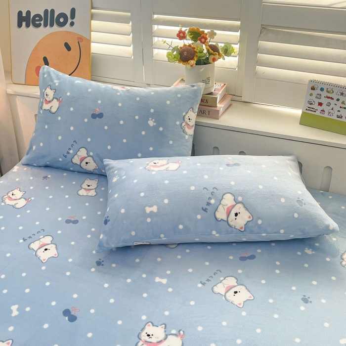 91家纺网 家纺一手货源 找家纺 爱屋及屋 2025新款牛奶绒印花床单 小狗点点