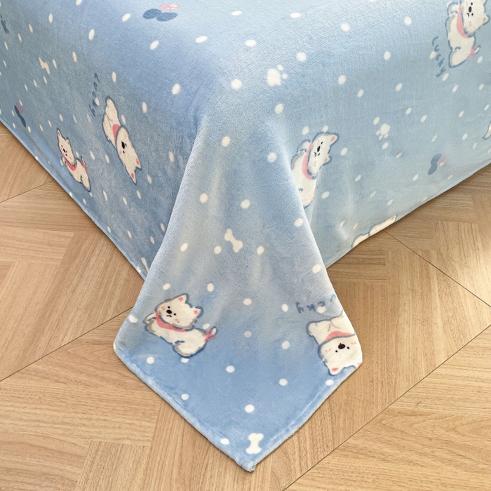 91家纺网 家纺一手货源 找家纺 爱屋及屋 2025新款牛奶绒印花床单 小狗点点