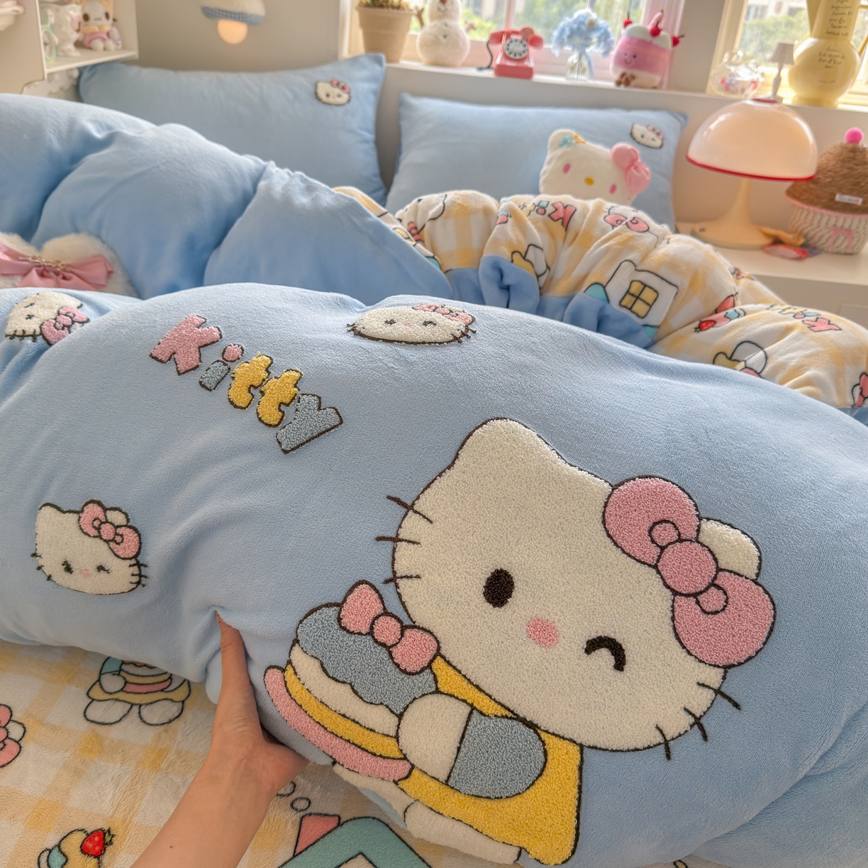 91家纺网 家纺一手货源 找家纺 优卡迪家纺馆 2025新款牛奶绒印加绣四件套 下载文件包含买家秀 面包KT--天蓝