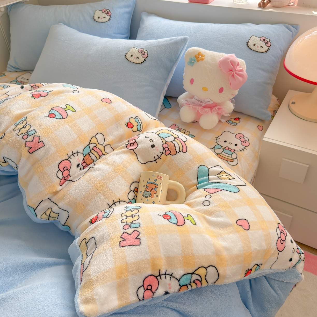 91家纺网 家纺一手货源 找家纺 优卡迪家纺馆 2025新款牛奶绒印加绣四件套 下载文件包含买家秀 面包KT--天蓝