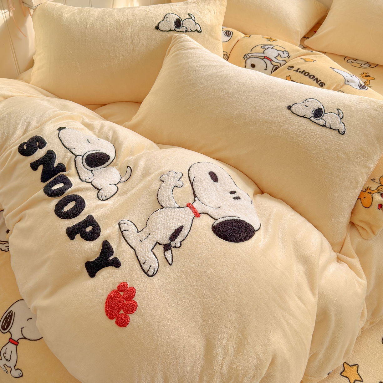 91家纺网 家纺一手货源 找家纺 优卡迪家纺馆 2025新款牛奶绒印加绣四件套 下载文件包含买家秀 比格萌狗-奶黄