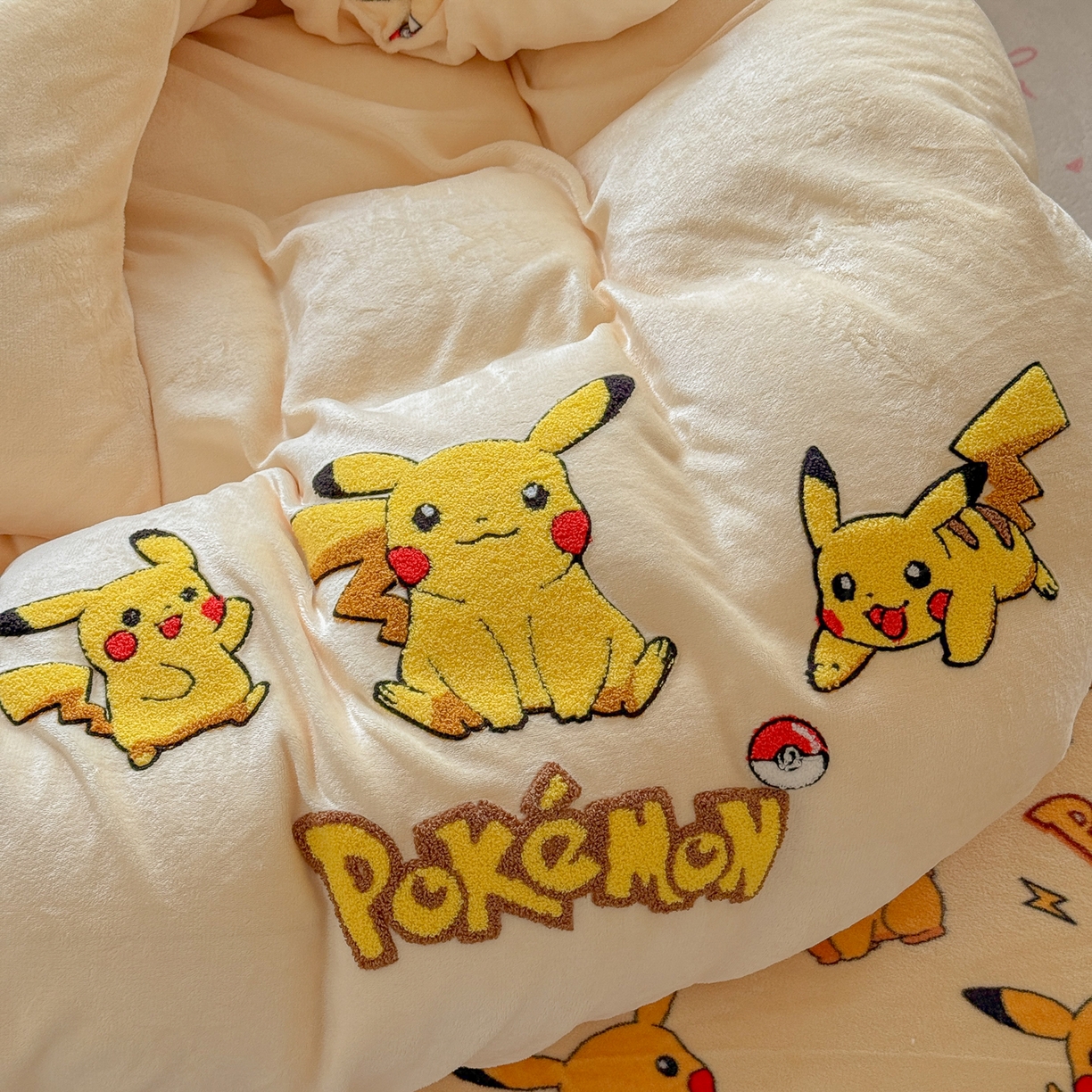 91家纺网 家纺一手货源 找家纺 优卡迪家纺馆 2025新款牛奶绒印加绣四件套 下载文件包含买家秀 小皮卡-奶黄