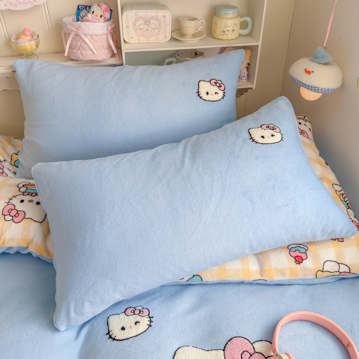 91家纺网 家纺一手货源 找家纺 优卡迪家纺馆 2025新款牛奶绒印加绣四件套 下载文件包含买家秀 面包KT--天蓝