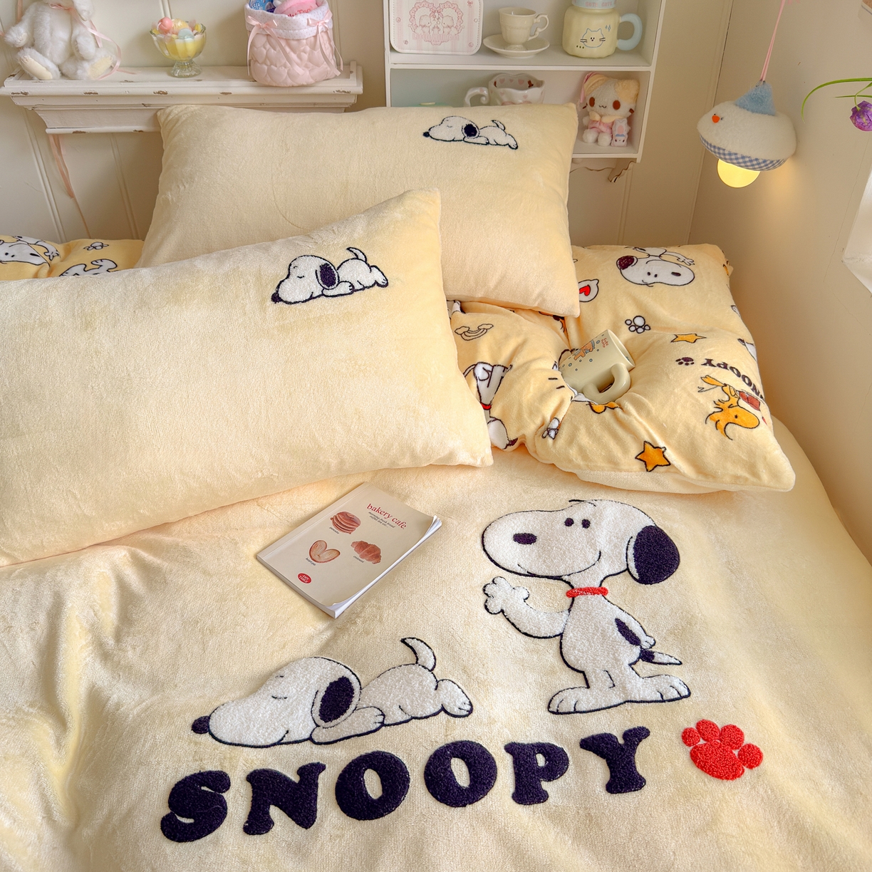 91家纺网 家纺一手货源 找家纺 优卡迪家纺馆 2025新款牛奶绒印加绣四件套 下载文件包含买家秀 比格萌狗-奶黄