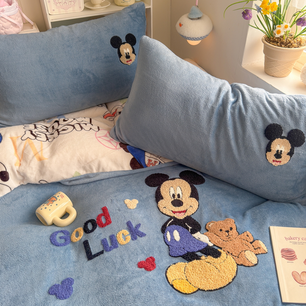 91家纺网 家纺一手货源 找家纺 优卡迪家纺馆 2025新款牛奶绒印加绣四件套 下载文件包含买家秀 潮趣米米-蓝灰