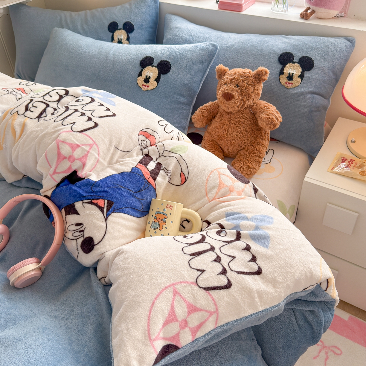 91家纺网 家纺一手货源 找家纺 优卡迪家纺馆 2025新款牛奶绒印加绣四件套 下载文件包含买家秀 潮趣米米-蓝灰