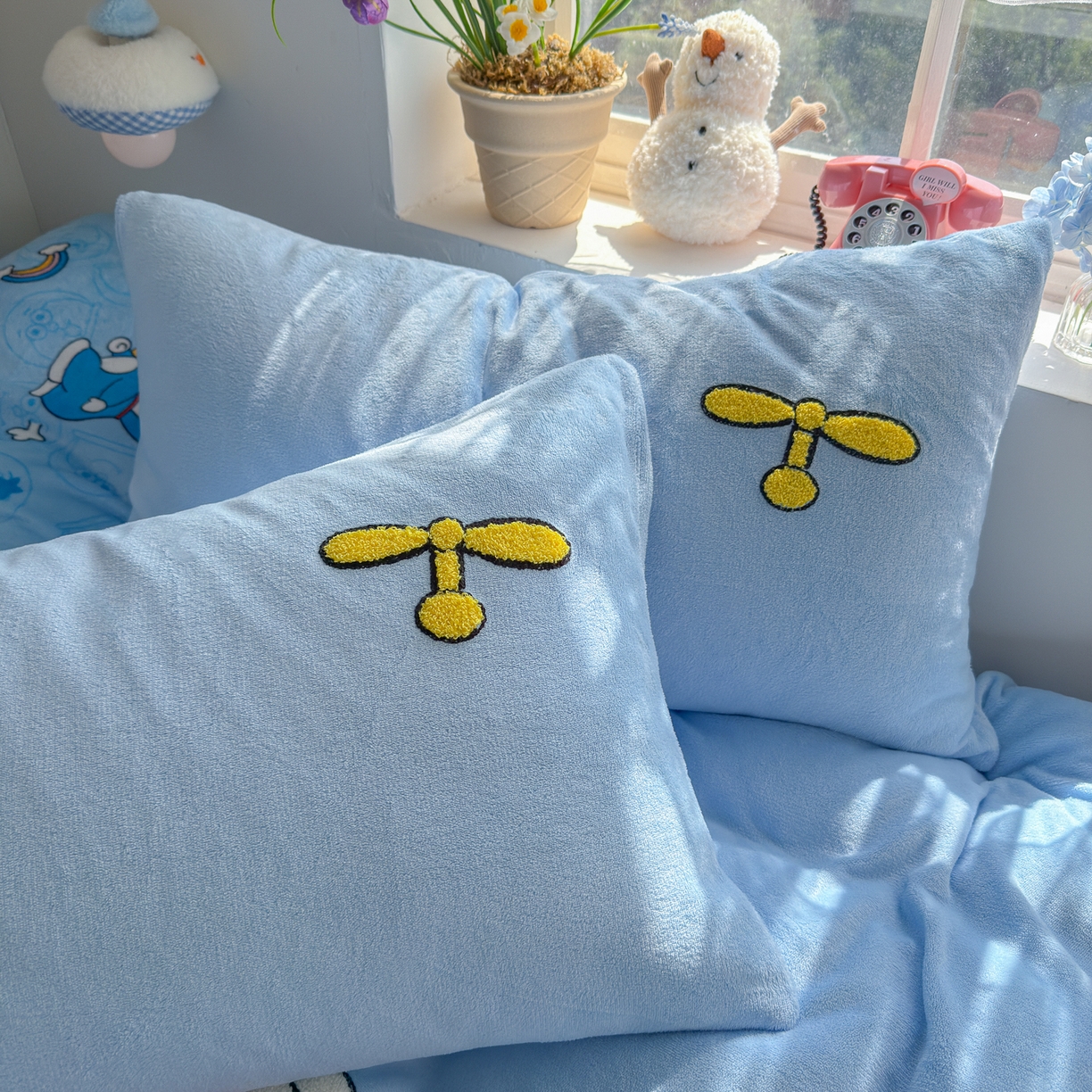 91家纺网 家纺一手货源 找家纺 优卡迪家纺馆 2025新款牛奶绒印加绣四件套 下载文件包含买家秀 童年蓝猫-天蓝