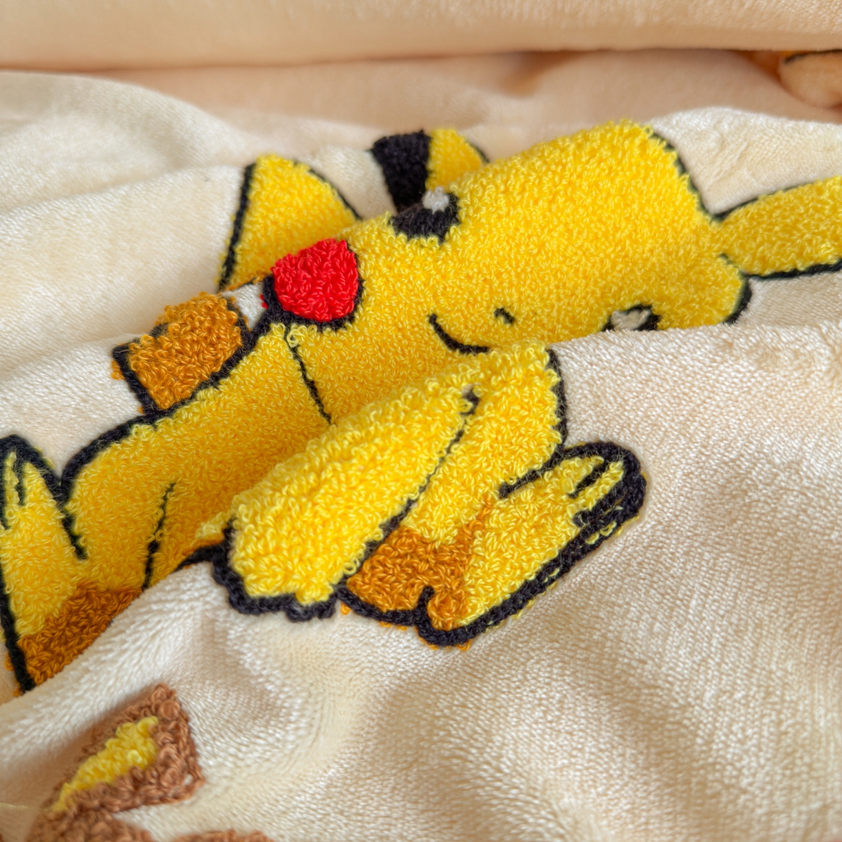 91家纺网 家纺一手货源 找家纺 优卡迪家纺馆 2025新款牛奶绒印加绣四件套 下载文件包含买家秀 小皮卡-奶黄