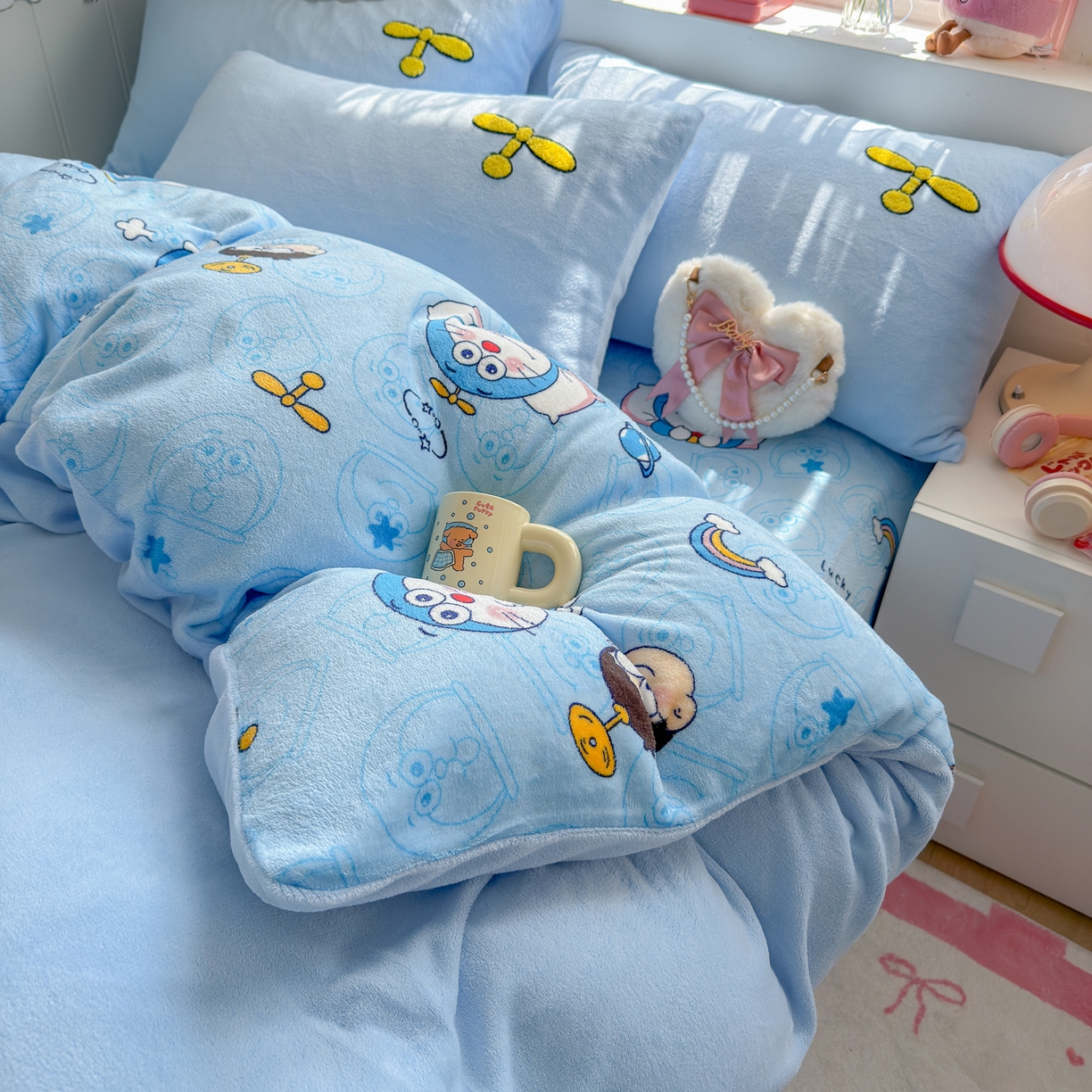 91家纺网 家纺一手货源 找家纺 优卡迪家纺馆 2025新款牛奶绒印加绣四件套 下载文件包含买家秀 童年蓝猫-天蓝