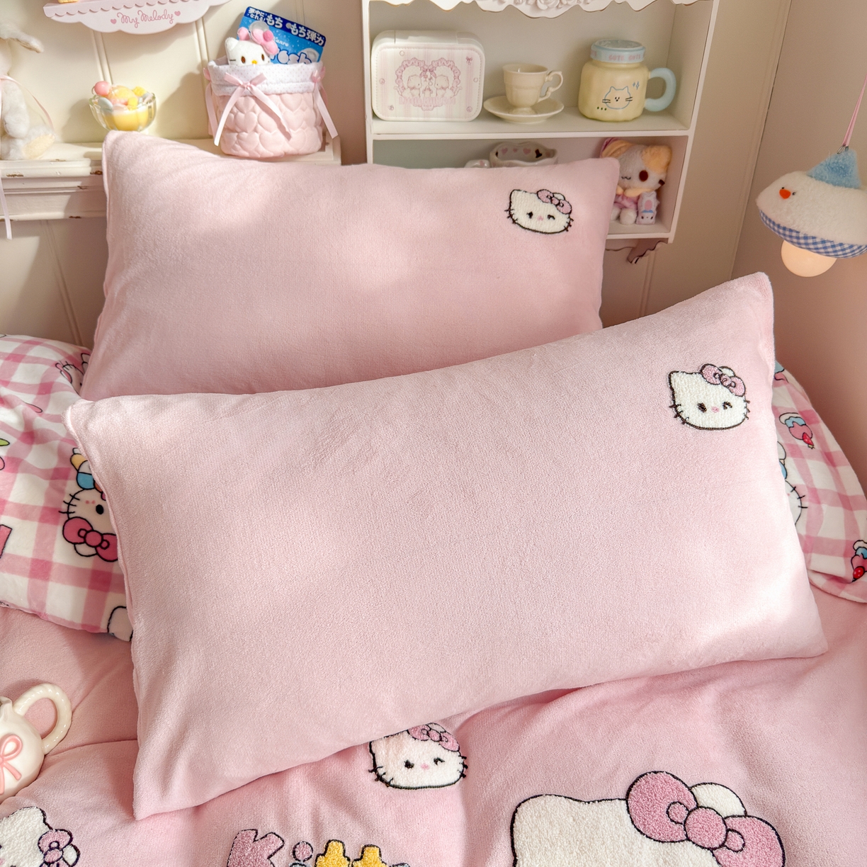 91家纺网 家纺一手货源 找家纺 优卡迪家纺馆 2025新款牛奶绒印加绣四件套 下载文件包含买家秀 面包KT-玉粉