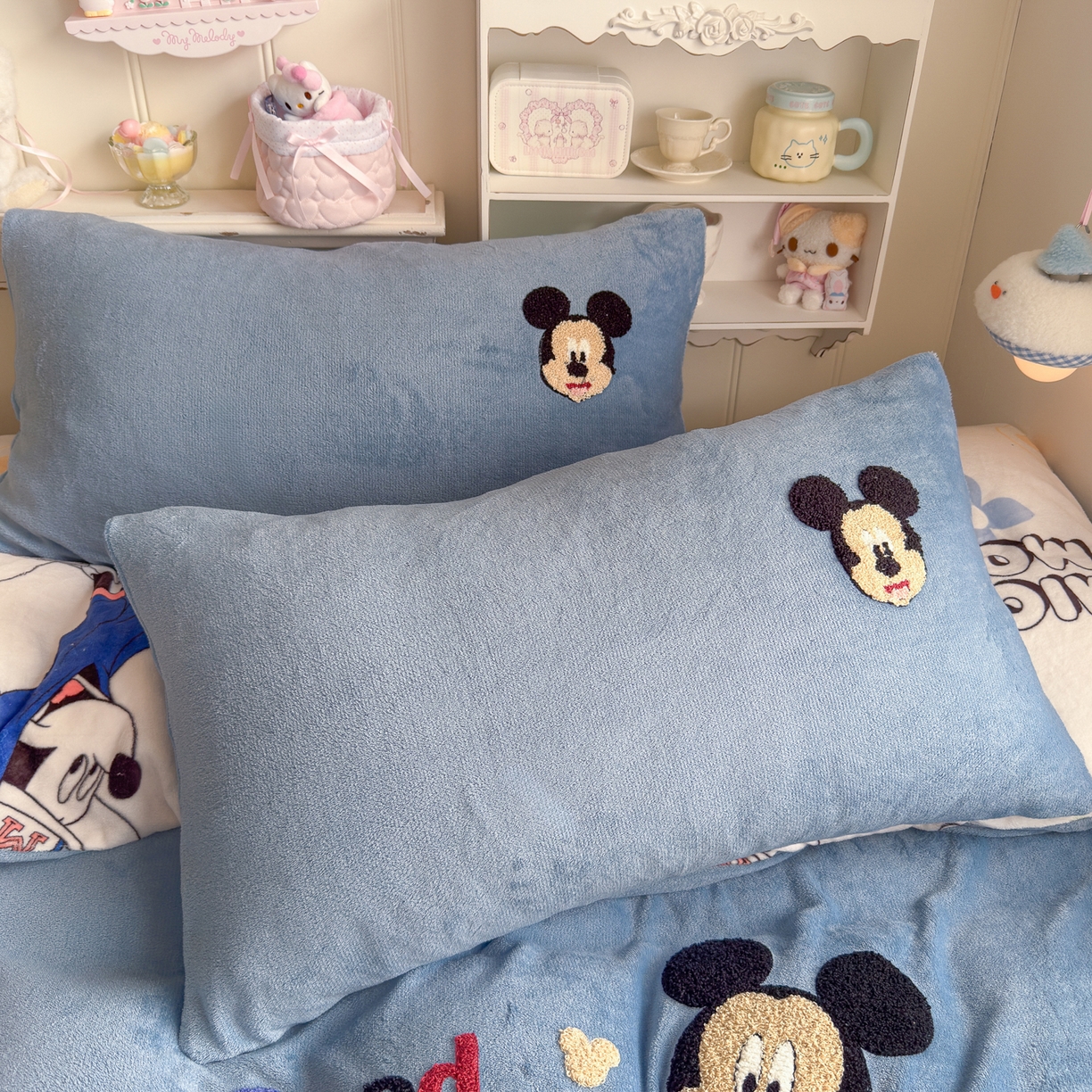 91家纺网 家纺一手货源 找家纺 优卡迪家纺馆 2025新款牛奶绒印加绣四件套 下载文件包含买家秀 潮趣米米-蓝灰