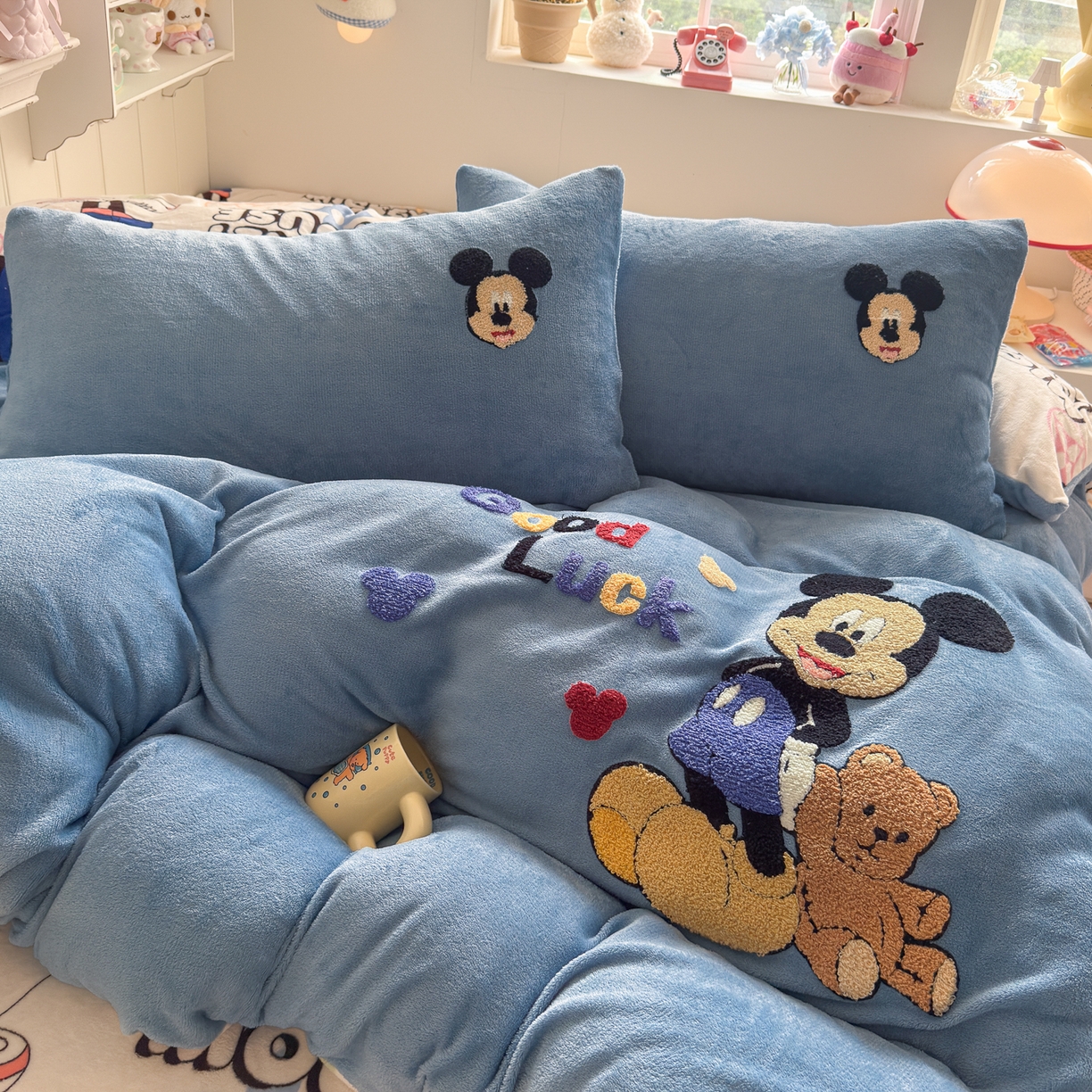 91家纺网 家纺一手货源 找家纺 优卡迪家纺馆 2025新款牛奶绒印加绣四件套 下载文件包含买家秀 潮趣米米-蓝灰