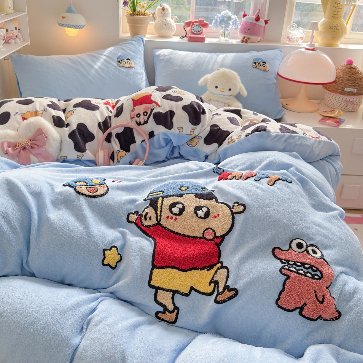 91家纺网 家纺一手货源 找家纺 优卡迪家纺馆 2025新款牛奶绒印加绣四件套 下载文件包含买家秀 黑白小新-天蓝