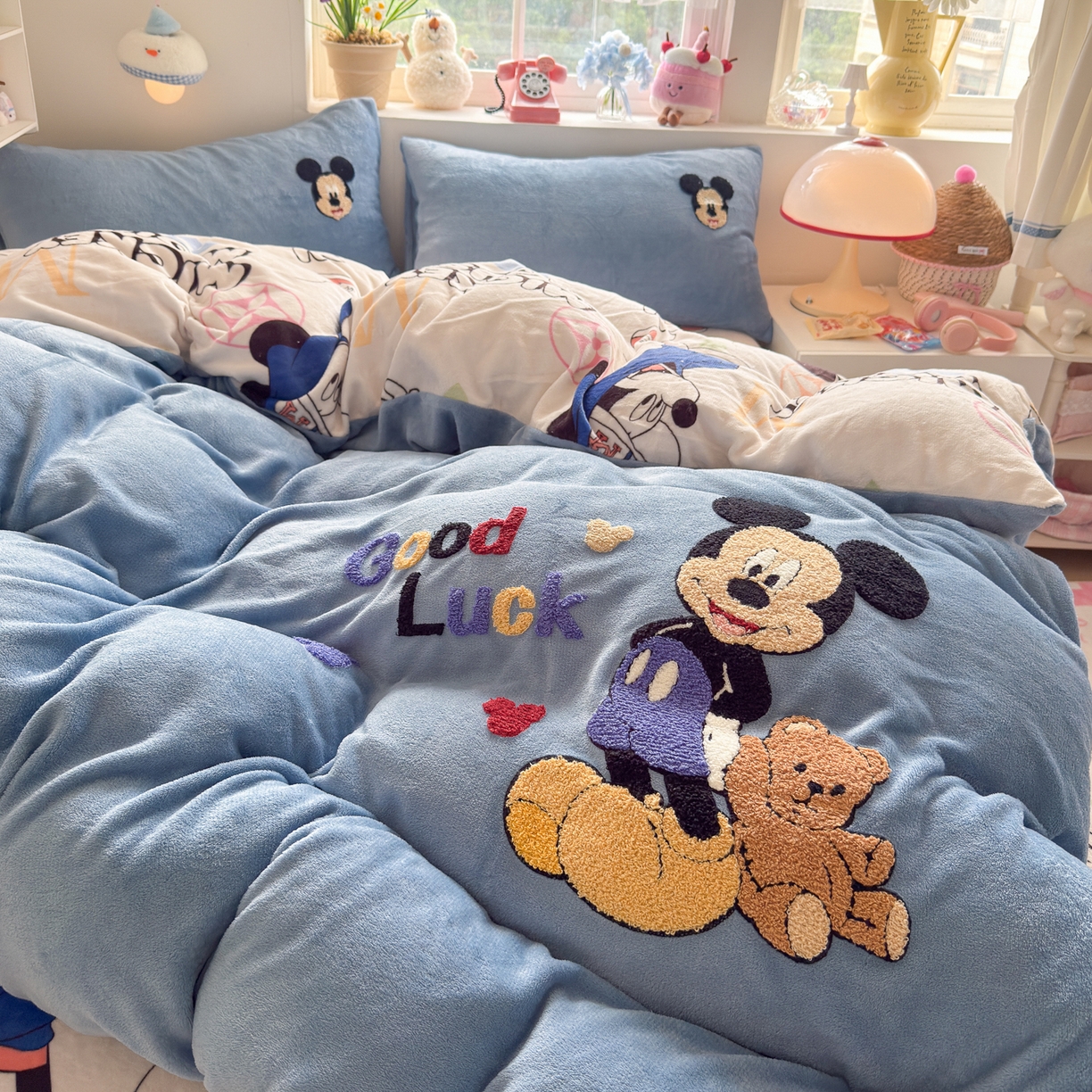 91家纺网 家纺一手货源 找家纺 优卡迪家纺馆 2025新款牛奶绒印加绣四件套 下载文件包含买家秀 潮趣米米-蓝灰