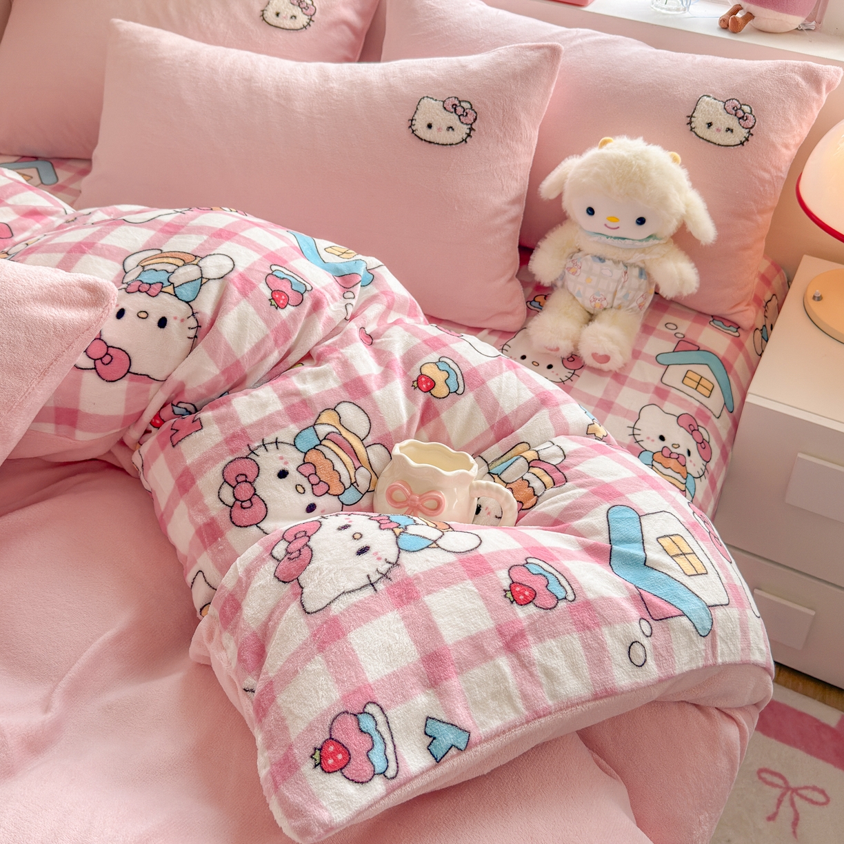 91家纺网 家纺一手货源 找家纺 优卡迪家纺馆 2025新款牛奶绒印加绣四件套 下载文件包含买家秀 面包KT-玉粉