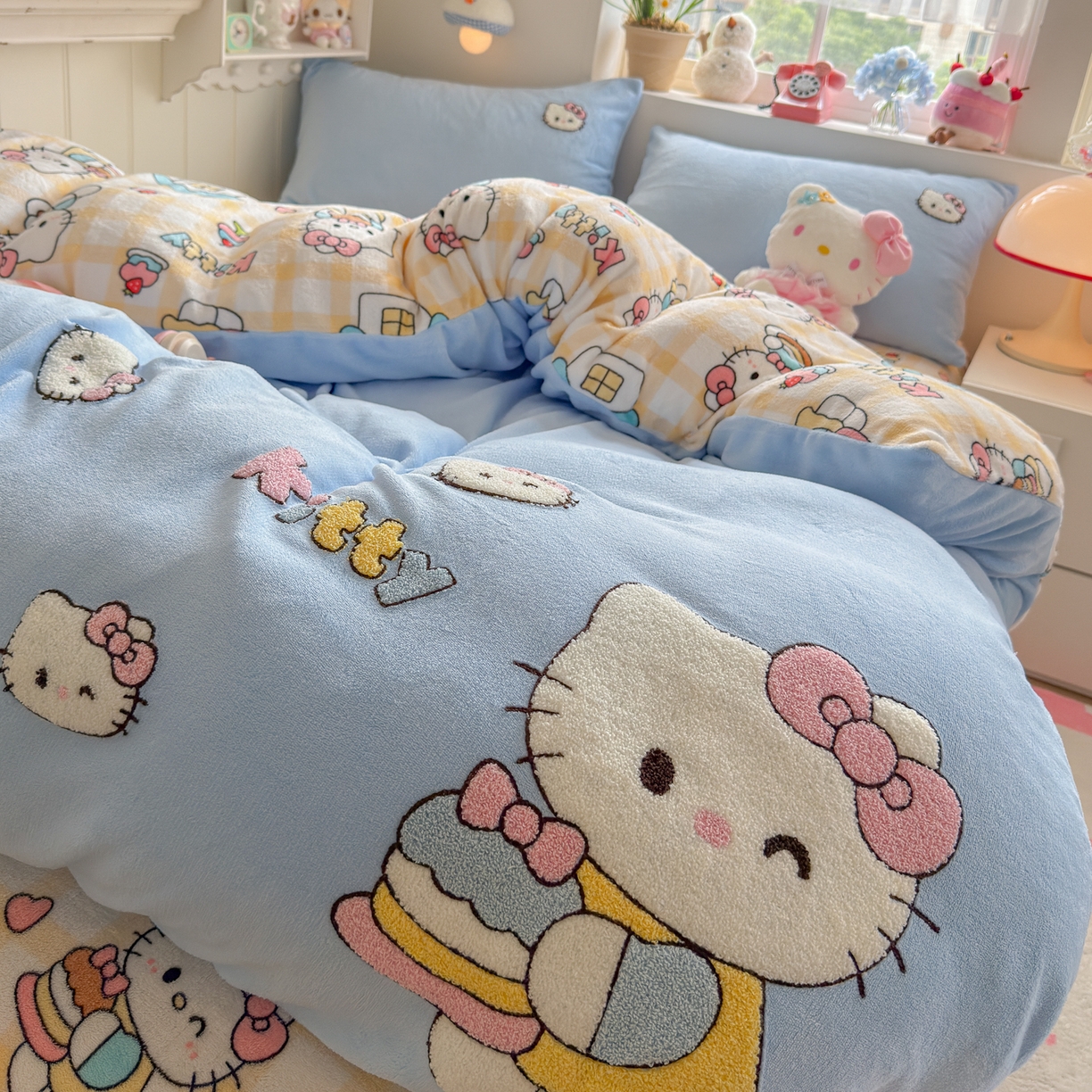 91家纺网 家纺一手货源 找家纺 优卡迪家纺馆 2025新款牛奶绒印加绣四件套 下载文件包含买家秀 面包KT--天蓝