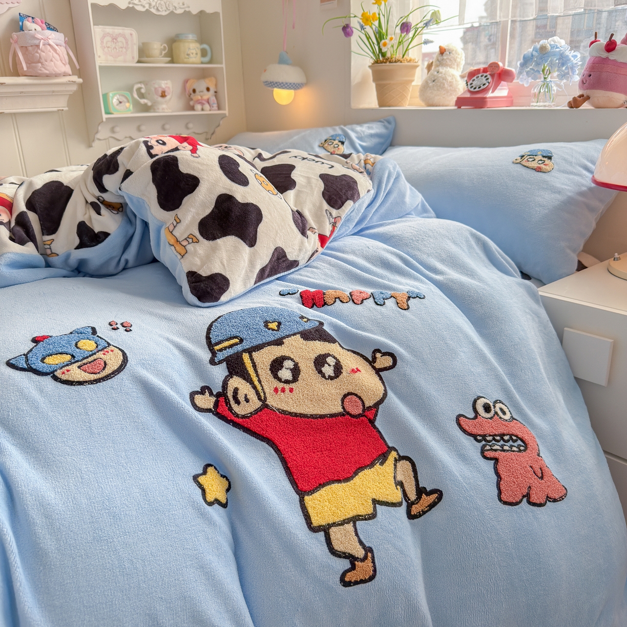 91家纺网 家纺一手货源 找家纺 优卡迪家纺馆 2025新款牛奶绒印加绣四件套 下载文件包含买家秀 黑白小新-天蓝