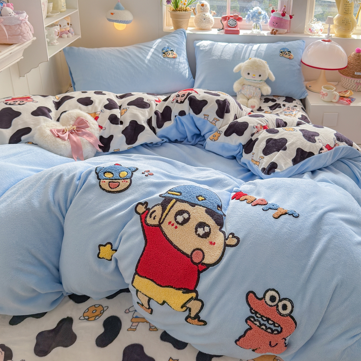 91家纺网 家纺一手货源 找家纺 优卡迪家纺馆 2025新款牛奶绒印加绣四件套 下载文件包含买家秀 黑白小新-天蓝