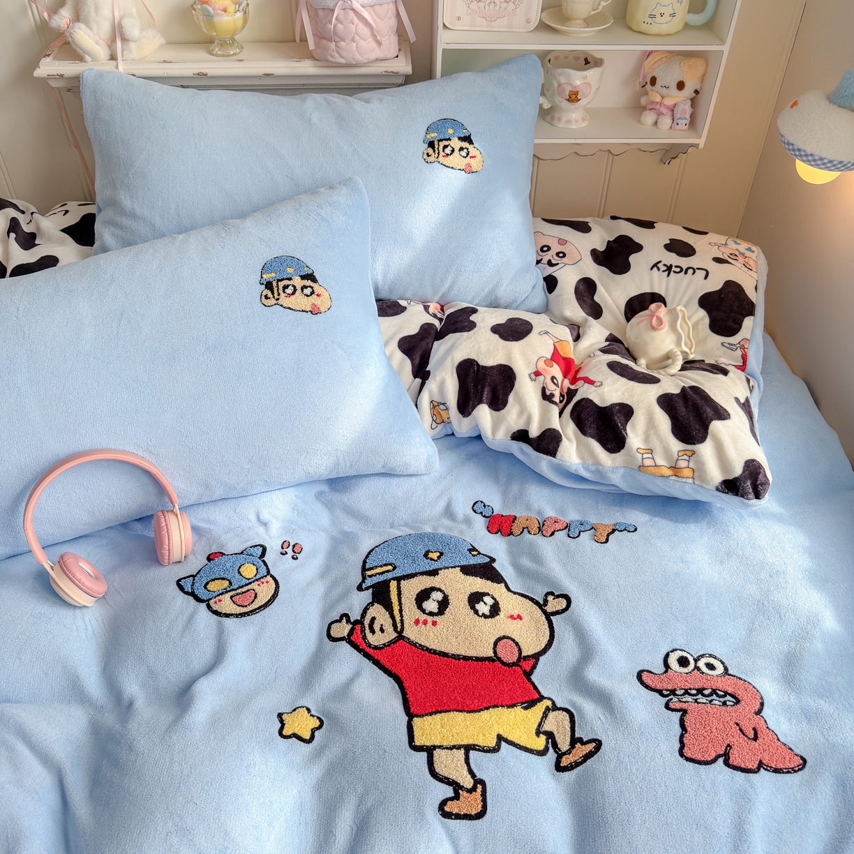 91家纺网 家纺一手货源 找家纺 优卡迪家纺馆 2025新款牛奶绒印加绣四件套 下载文件包含买家秀 黑白小新-天蓝