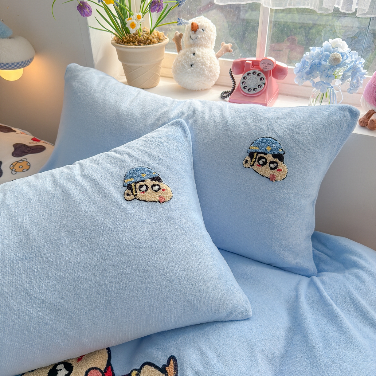 91家纺网 家纺一手货源 找家纺 优卡迪家纺馆 2025新款牛奶绒印加绣四件套 下载文件包含买家秀 黑白小新-天蓝