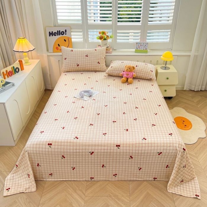 91家纺网 家纺一手货源 找家纺 爱屋及屋 2025新款牛奶绒印花床单 樱桃小格