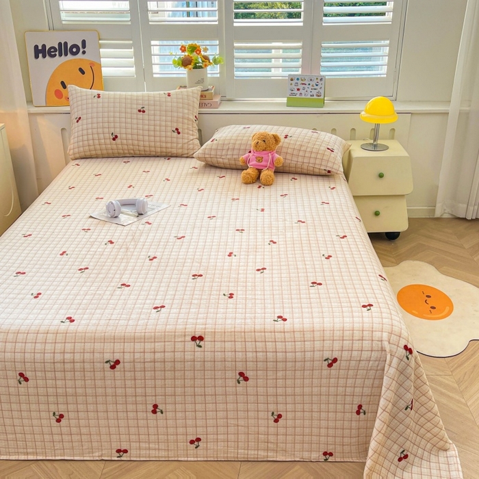 91家纺网 家纺一手货源 找家纺 爱屋及屋 2025新款牛奶绒印花床单 樱桃小格