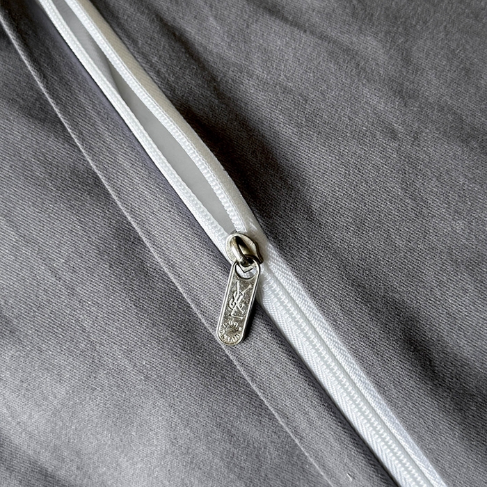 91家纺网 家纺一手货源 找家纺 宜代光年 2025新款全棉磨毛花边四件套 岁月留声-灰