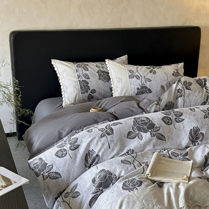 91家纺网 家纺一手货源 找家纺 宜代光年 2025新款全棉磨毛花边四件套 岁月留声-灰