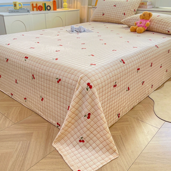 91家纺网 家纺一手货源 找家纺 爱屋及屋 2025新款牛奶绒印花床单 樱桃小格