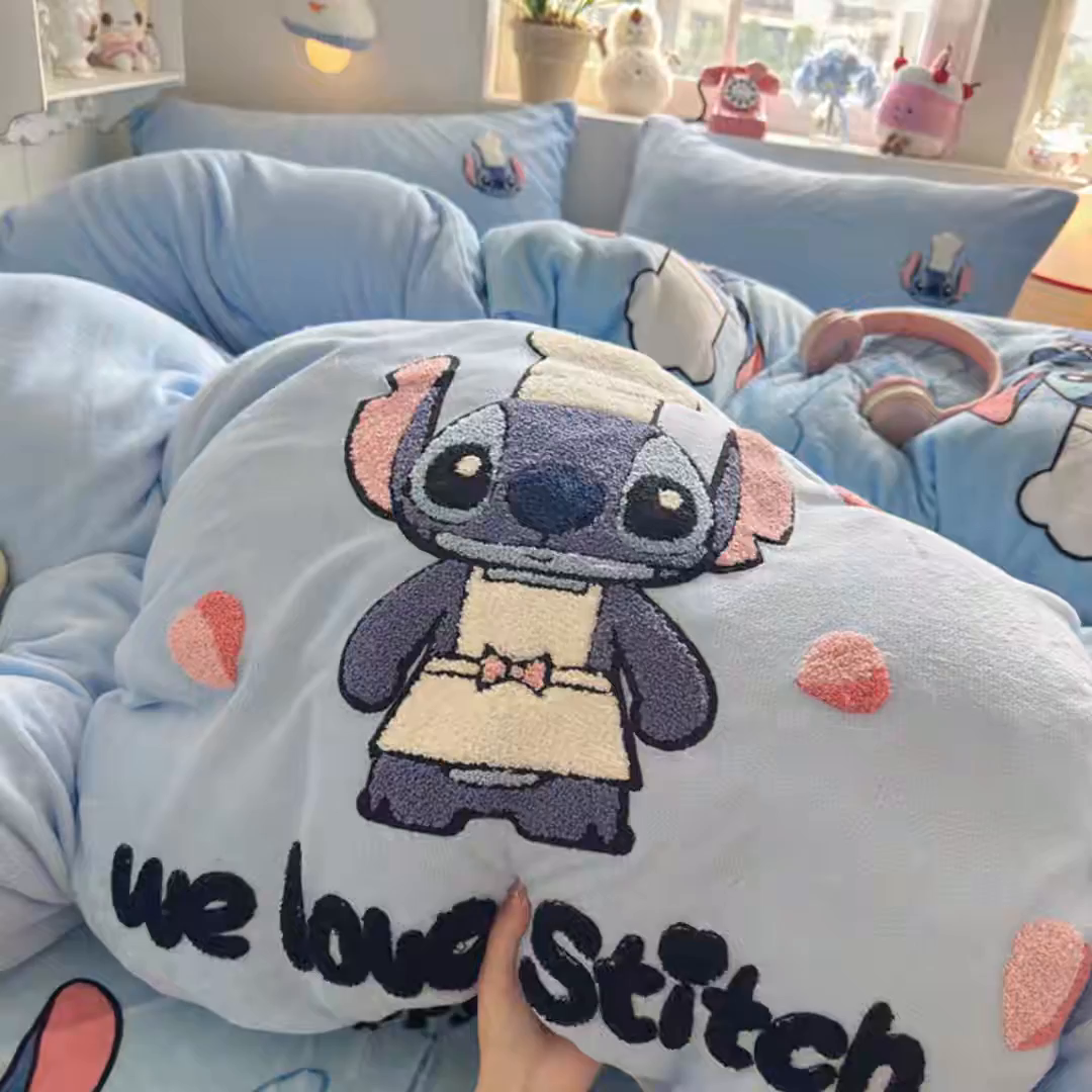 91家纺网 家纺一手货源 找家纺 优卡迪家纺馆 2025新款牛奶绒印加绣四件套 下载文件包含买家秀 萌趣仔仔-天蓝