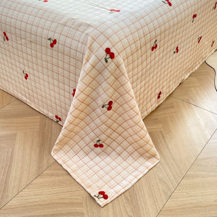 91家纺网 家纺一手货源 找家纺 爱屋及屋 2025新款牛奶绒印花床单 樱桃小格