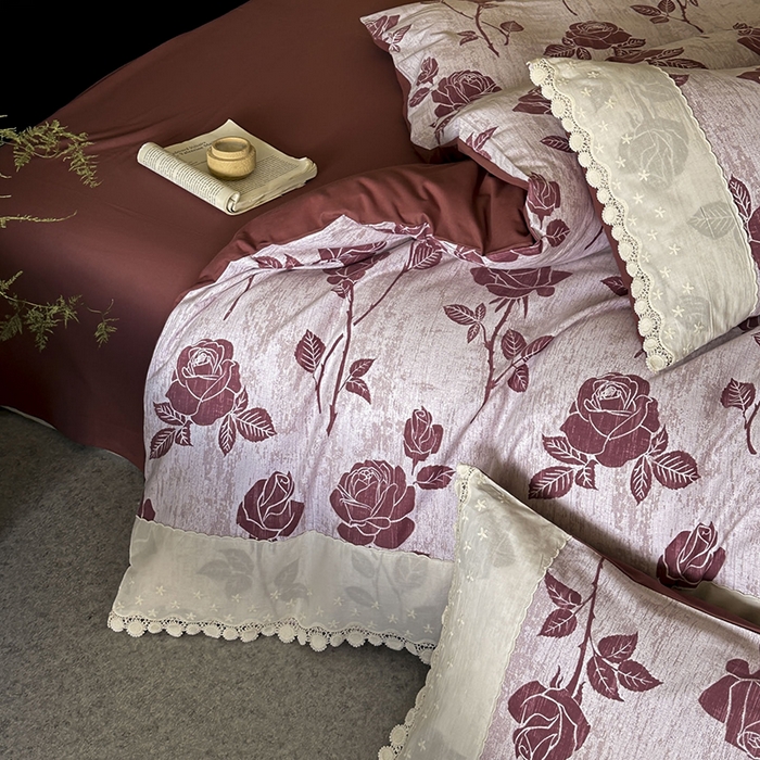 91家纺网 家纺一手货源 找家纺 宜代光年 2025新款全棉磨毛花边四件套 岁月留声-红