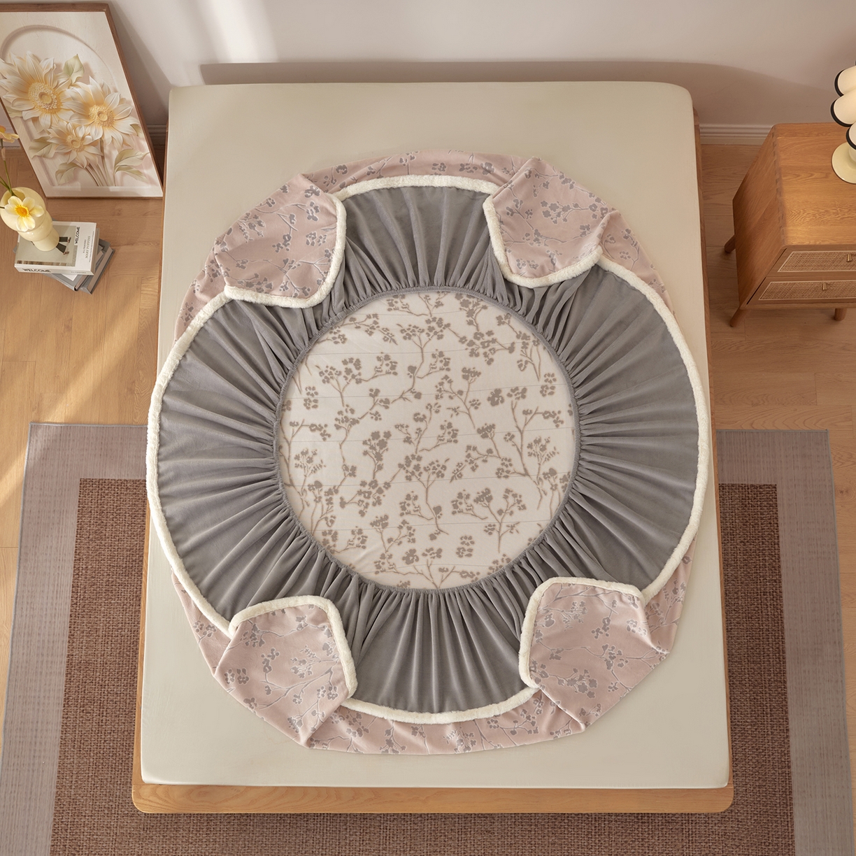 91家纺网 家纺一手货源 找家纺 吾诺家居 2025新款高克重雕花牛奶绒单品床笠 寒梅