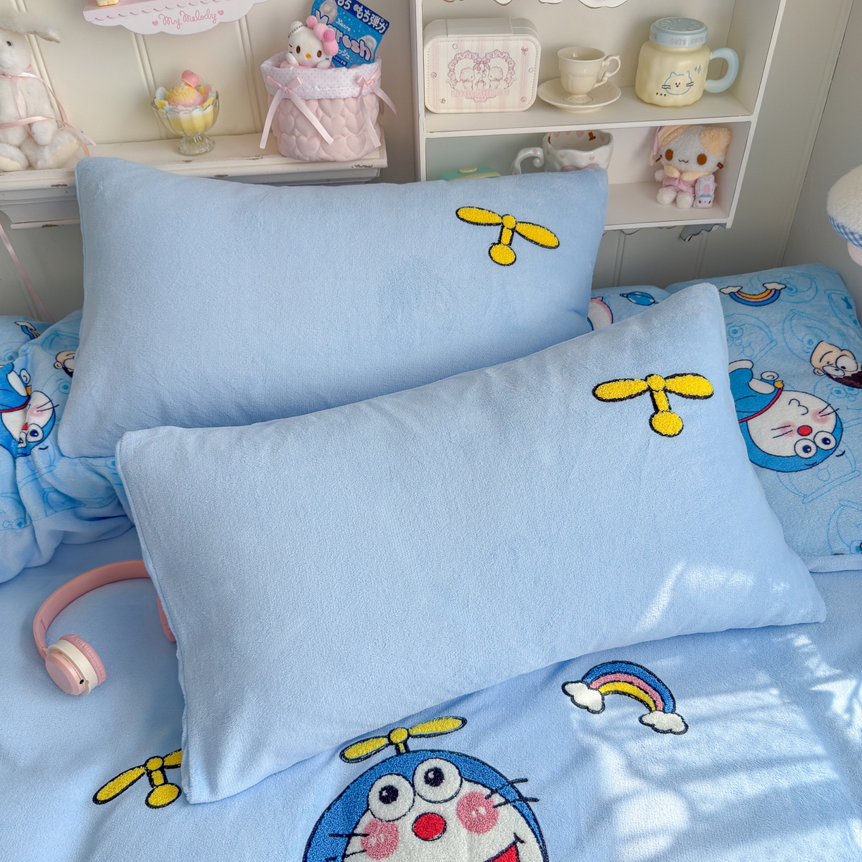 91家纺网 家纺一手货源 找家纺 优卡迪家纺馆 2025新款牛奶绒印加绣四件套 下载文件包含买家秀 童年蓝猫-天蓝