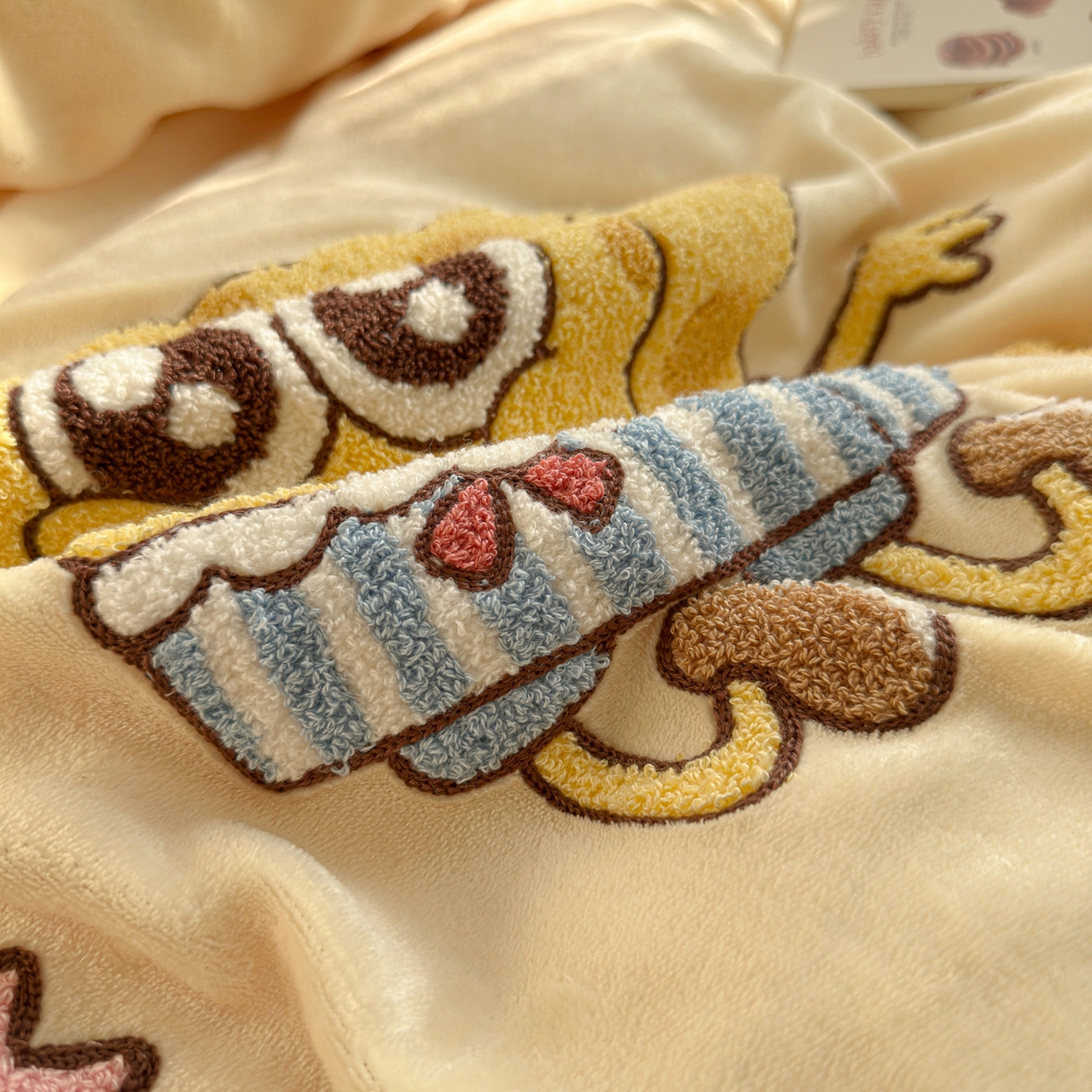 91家纺网 家纺一手货源 找家纺 优卡迪家纺馆 2025新款牛奶绒印加绣四件套 下载文件包含买家秀 海洋宝贝-奶黄