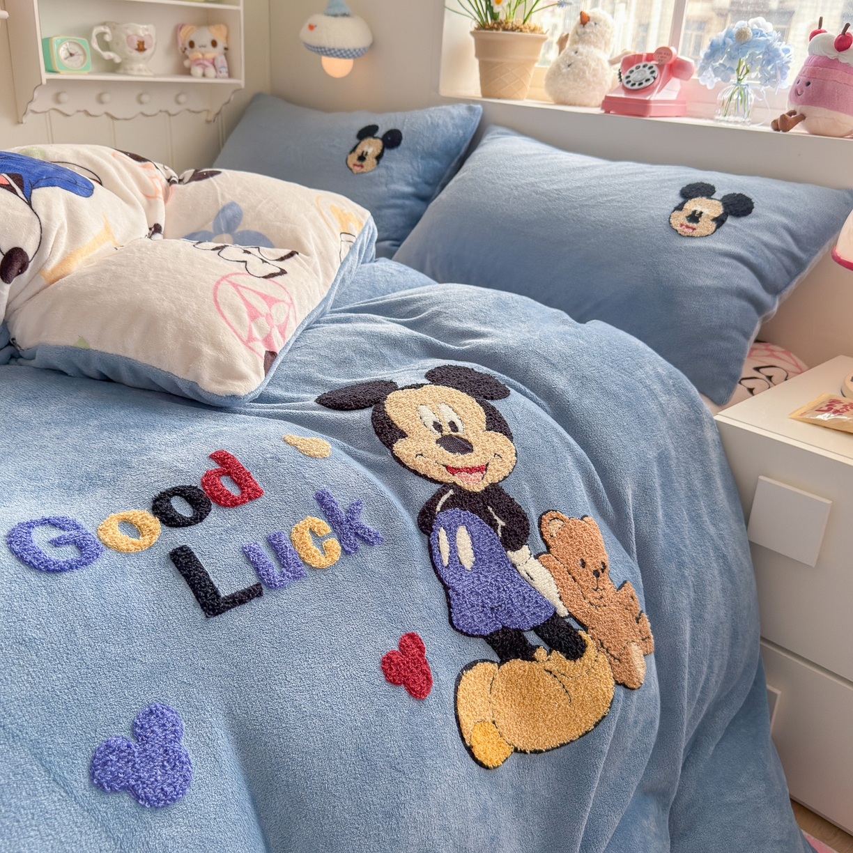 91家纺网 家纺一手货源 找家纺 优卡迪家纺馆 2025新款牛奶绒印加绣四件套 下载文件包含买家秀 潮趣米米-蓝灰