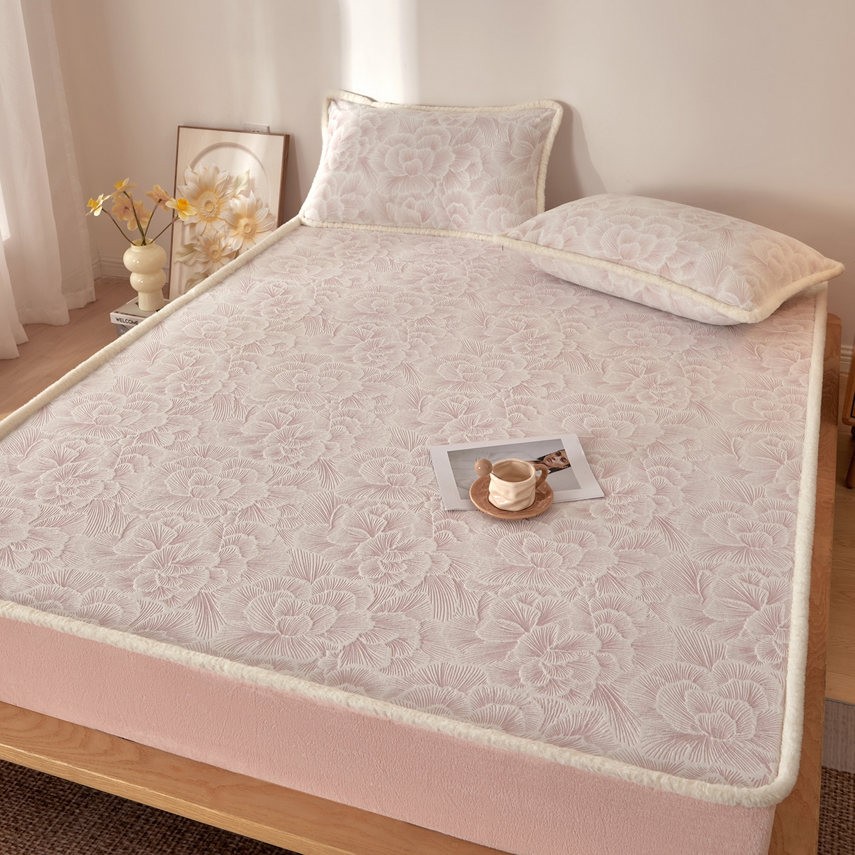 91家纺网 家纺一手货源 找家纺 吾诺家居 2025新款高克重雕花牛奶绒单品床笠 慕雪