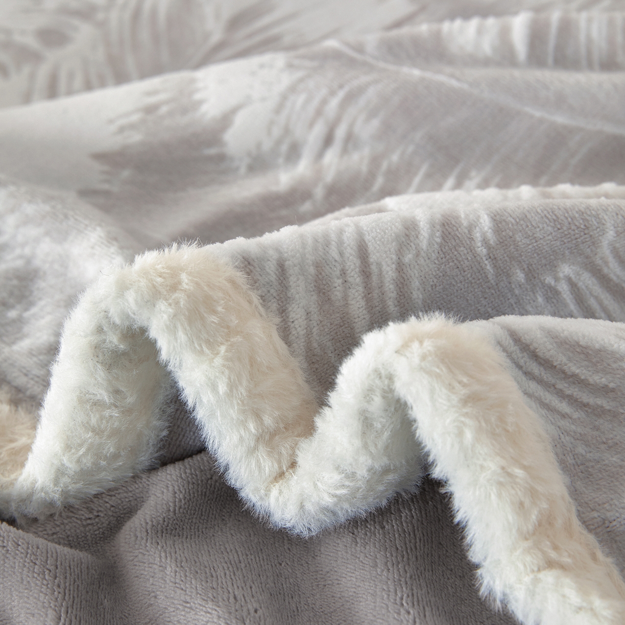 91家纺网 家纺一手货源 找家纺 （总）吾诺家居 2025新款高克重雕花牛奶绒单品床笠