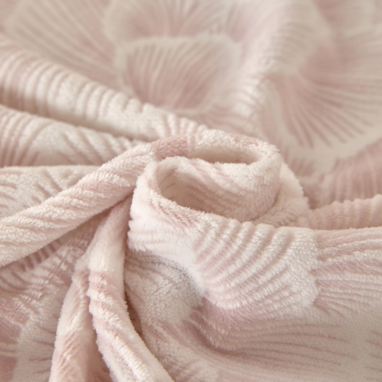 91家纺网 家纺一手货源 找家纺 吾诺家居 2025新款高克重雕花牛奶绒单品床笠 慕雪