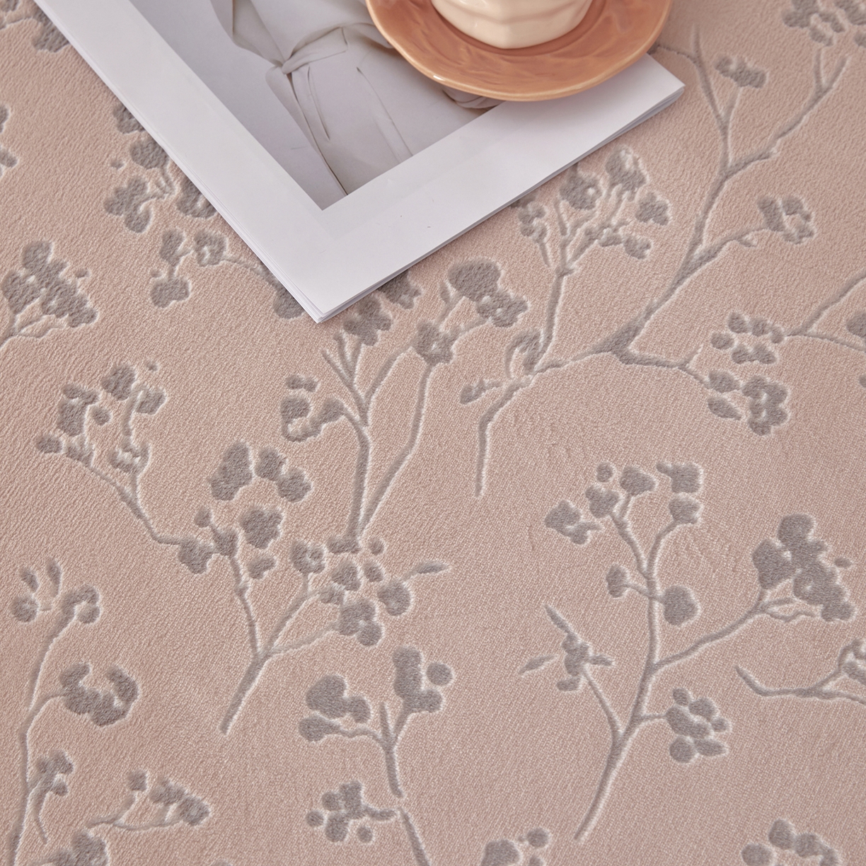 91家纺网 家纺一手货源 找家纺 吾诺家居 2025新款高克重雕花牛奶绒单品床笠 寒梅